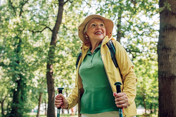 Senior_Lady_Hike_GI2160423437_CMYK_Green_Edit_web Senior_Lady_Hike_GI2160423437_CMYK_Green_Edit_web