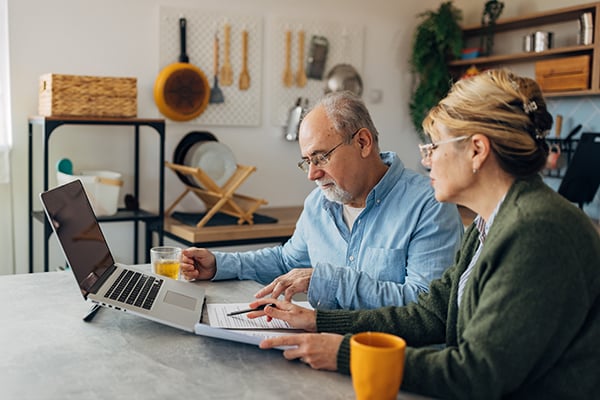 man_woman_focused_laptop_2 man_woman_focused_laptop_2