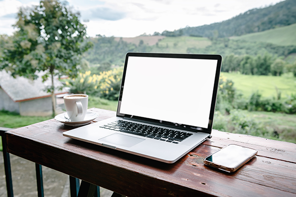 Broker_Laptop_Isolated Broker_Laptop_Isolated